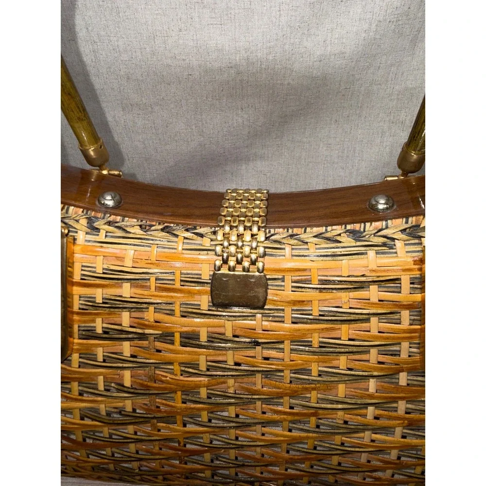 Cho Kwang Vintage Wicker Handbag Bamboo Handles Turn Lock Basket Bag Lucite